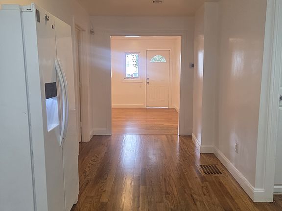 2nd image of 1248 Pembroke St Floor 1