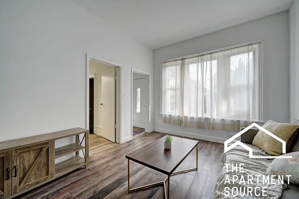 3 bed, $2,795 — Photo 2