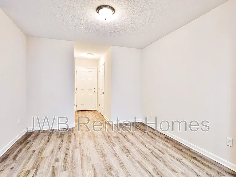 1370 Orton St — Photo 4