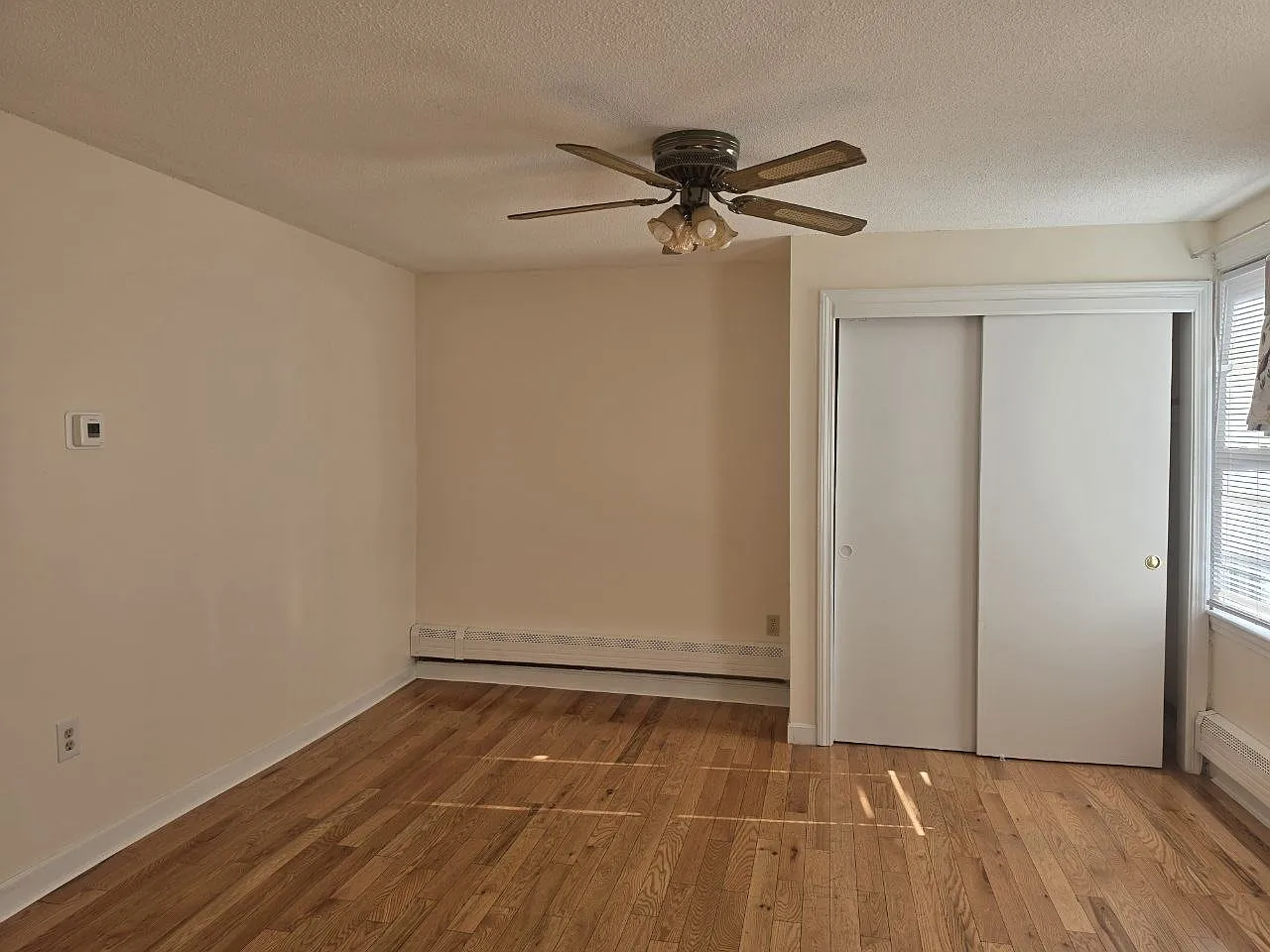4 bed, 950 sqft, $3,000 — Photo 3