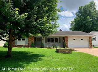 1944 E Woodland St, Springfield, MO 65804