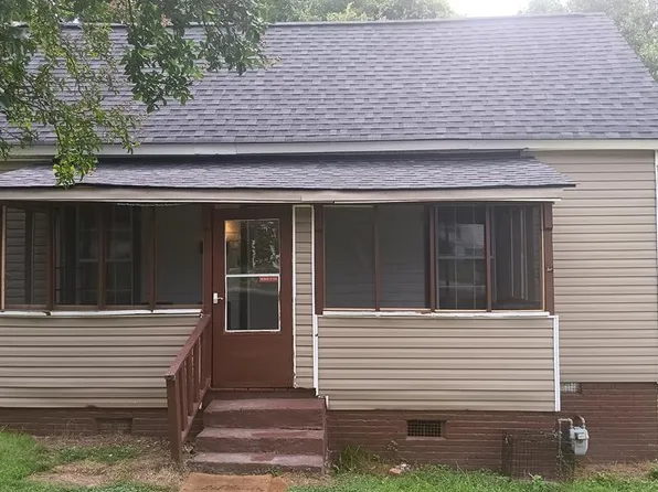 13 Pearl St, Ware Shoals, SC 29692