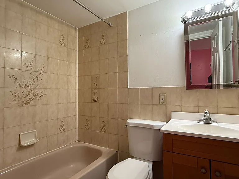1448 Andre St — Photo 14