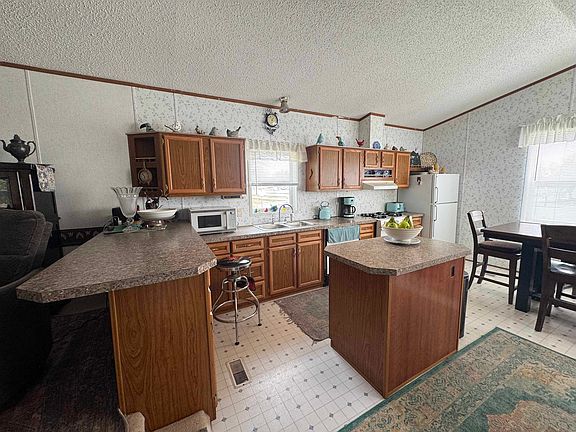 3rd image of 302 S Main St