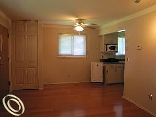 3rd image of 21074 Colwell Ave