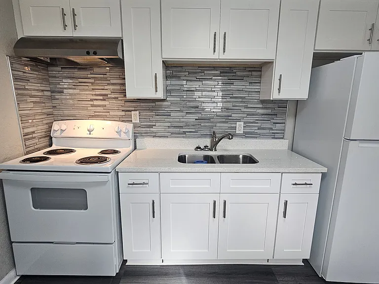 101 S Forest St #5 — Photo 8