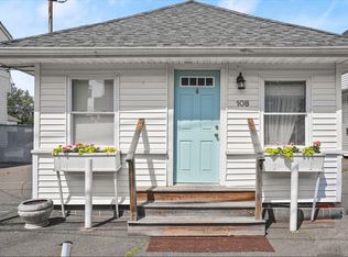 108 College Pl, Fairfield, CT 06824
