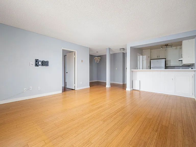 6924 Hyde Park Dr #107 — Photo 8