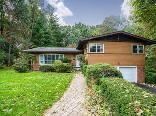 8 Eaton Ln, Scarsdale, NY 10583