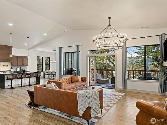 3rd image of 1450 Nelson Siding