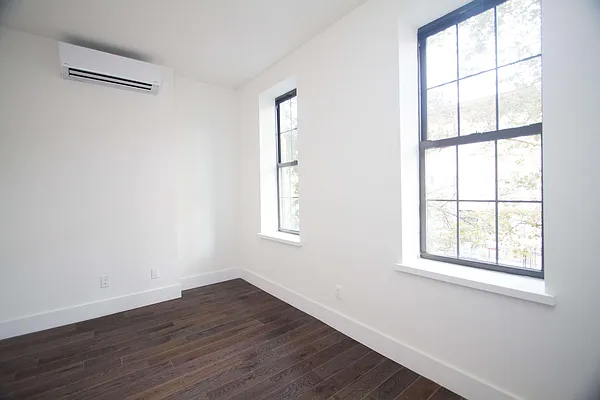 Rented by Nooklyn NYC LLC | media 43
