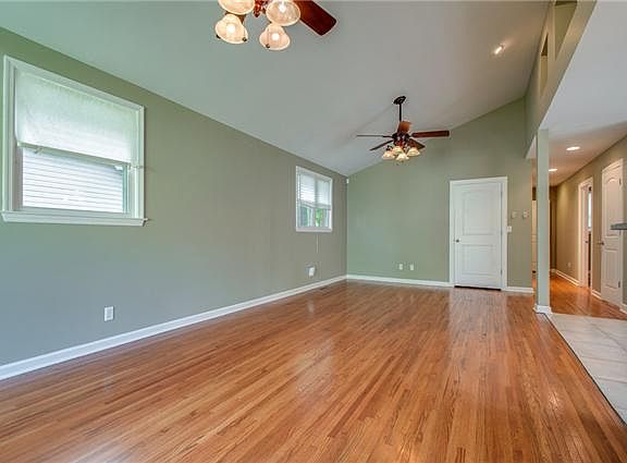 3rd image of 310 Hancock St