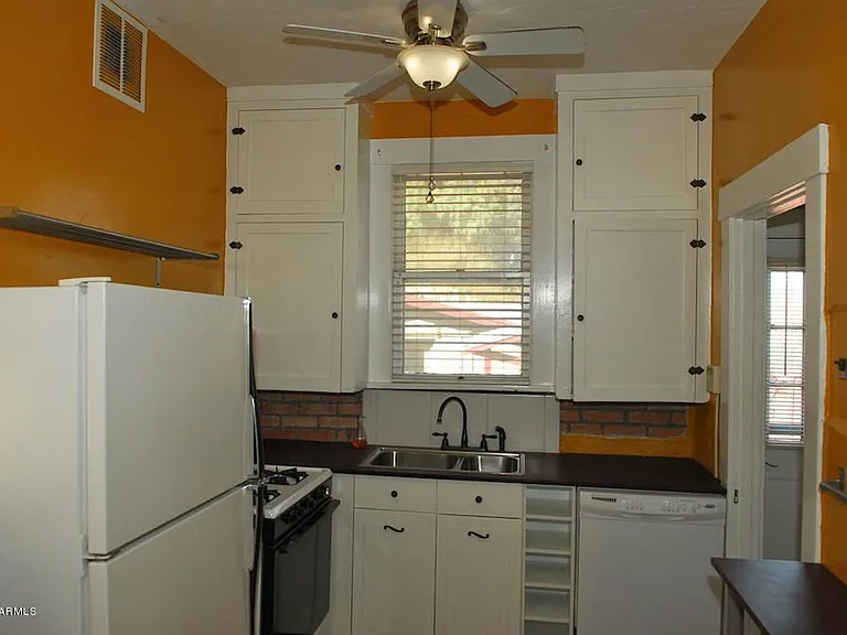 909 N 7th Ave — Photo 11