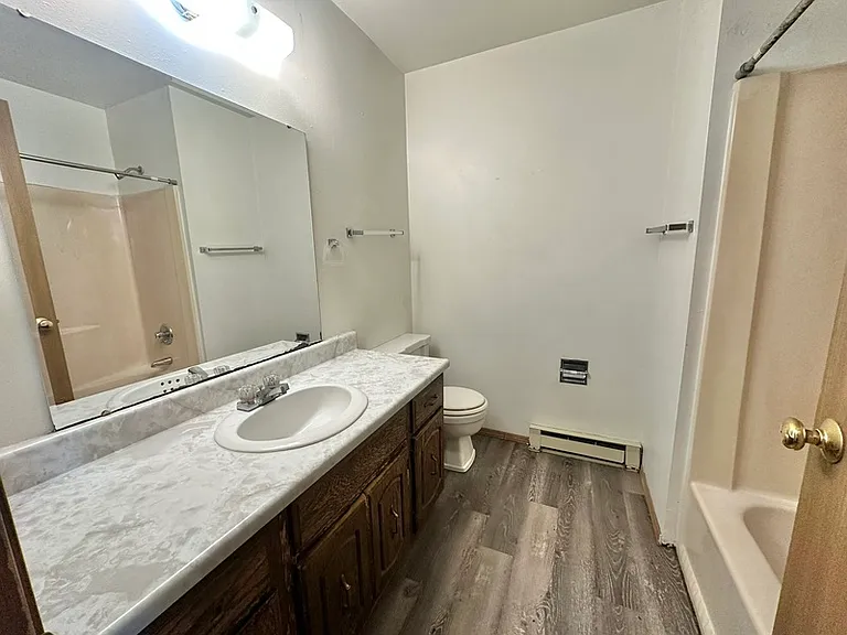 320 Joseph St — Photo 8