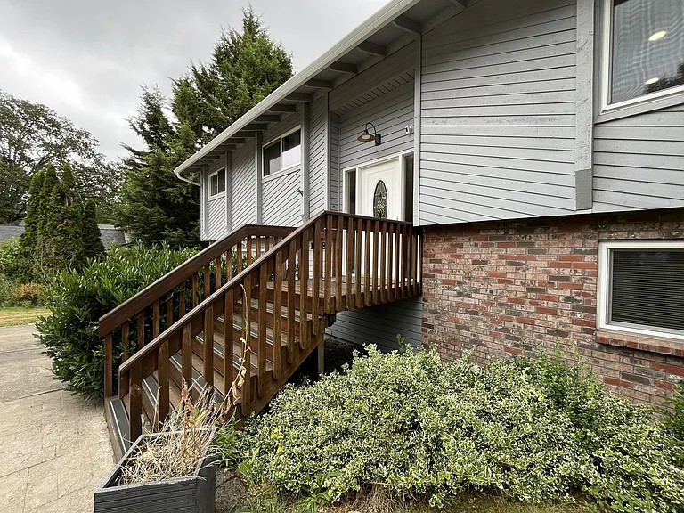 17688 NW Dogwood Ct — Photo 3