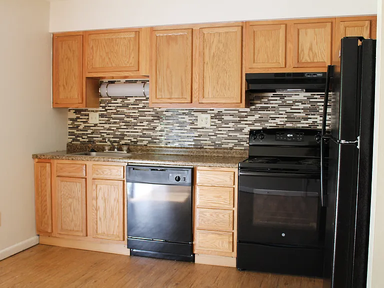 East Pointe Apartments — Photo 41