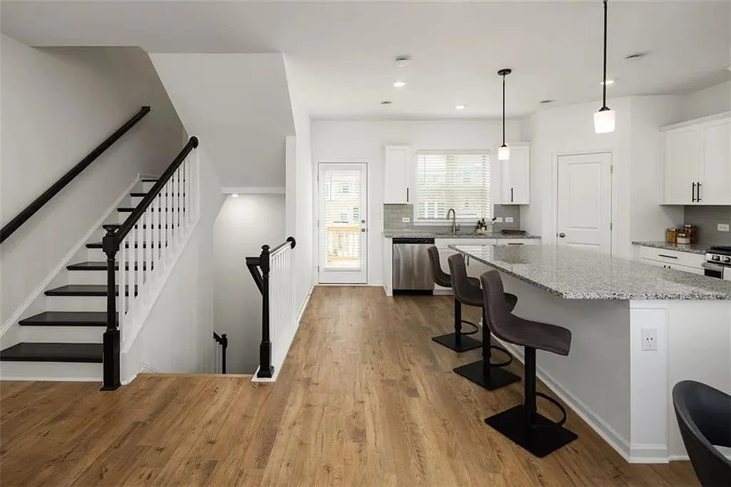 3 bed, 3.5 bath, 2000 sqft, $2,445 — Photo 4