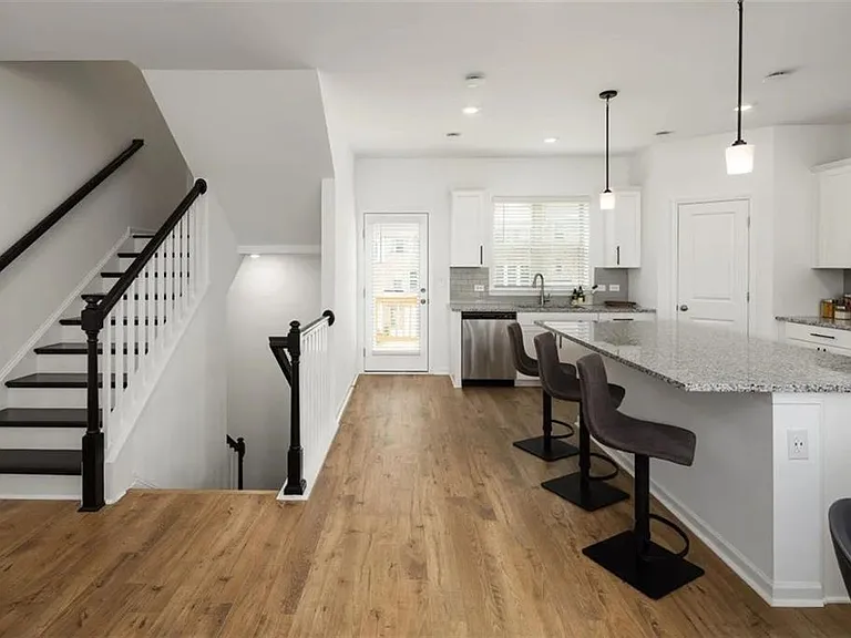 728 Sayers Ct — Photo 5