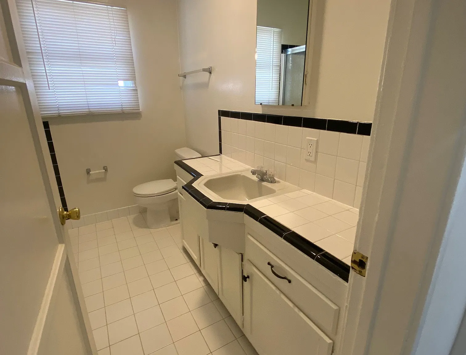 2 bed, 1000 sqft, $3,400 — Photo 3