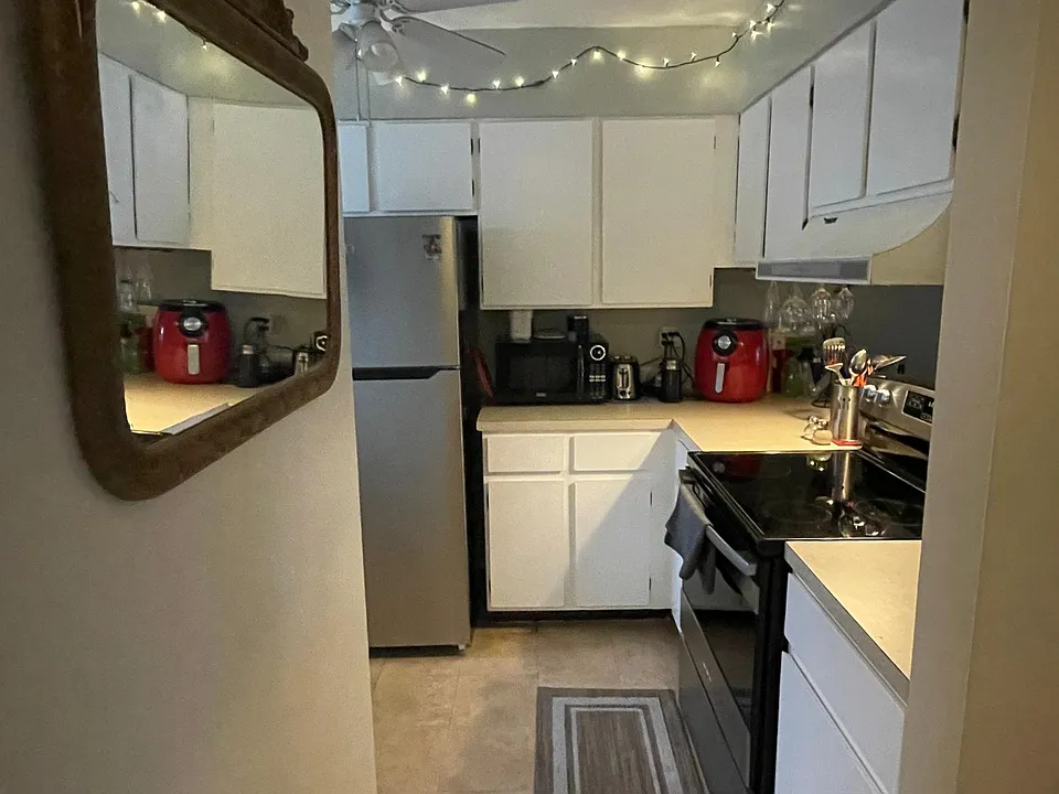 1700 Palm Dr #3