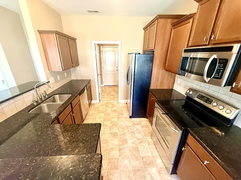 1820 Shady Knoll Ln — Photo 9