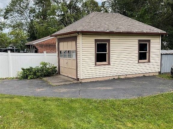 3rd image of 614 Chenango St #1