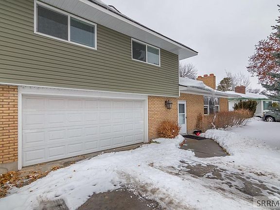 3rd image of 165 Carol Ave
