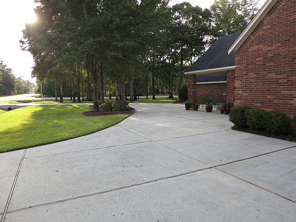 5th image of 19311 Riverwalk Dr