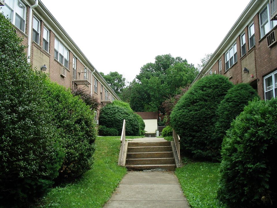Michael Court Apartments exterior
