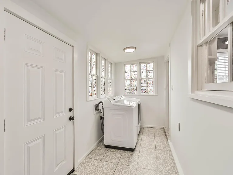 4518 Bernardo De Galvez Ave — Photo 17
