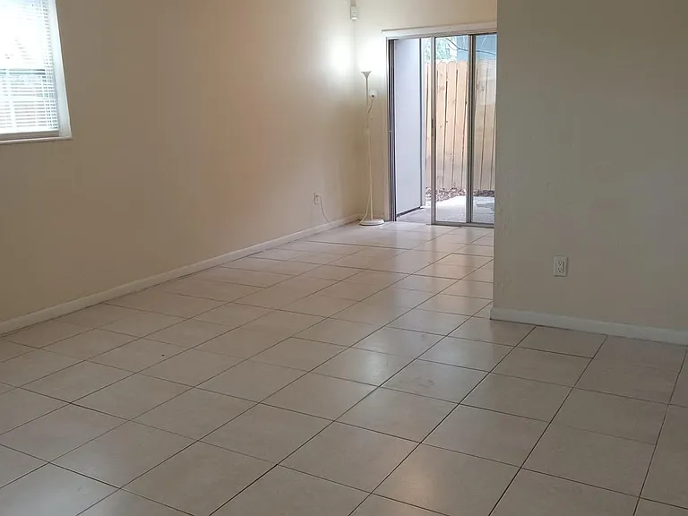 3211 SW 26th Ter #B — Photo 1