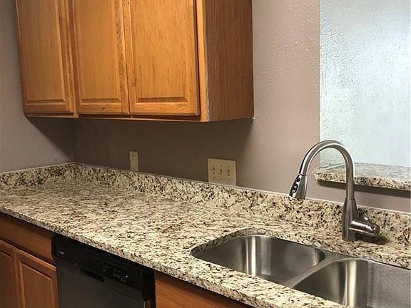 5th image of 603 Country Aire Dr #B