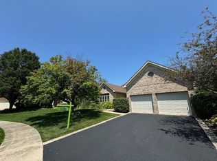 1690 Merle Dr, Aurora, IL 60502