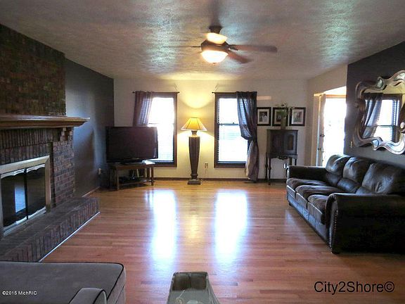 4th image of 4414 Chateau West Dr