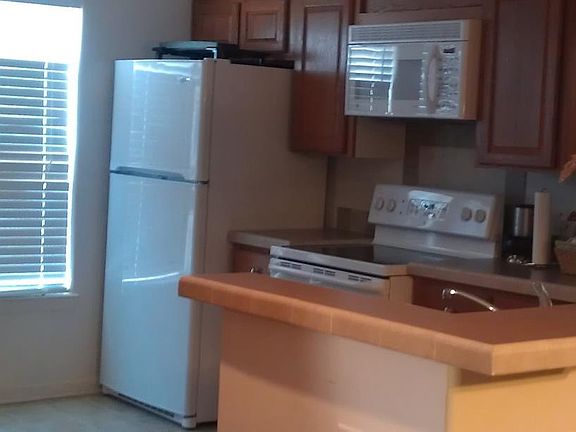5th image of 1531 De Soto St