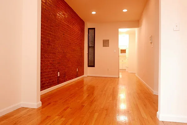 Rented by Peter Ashe | media 1