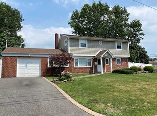 525 Nolting Ave, North Babylon, NY 11703