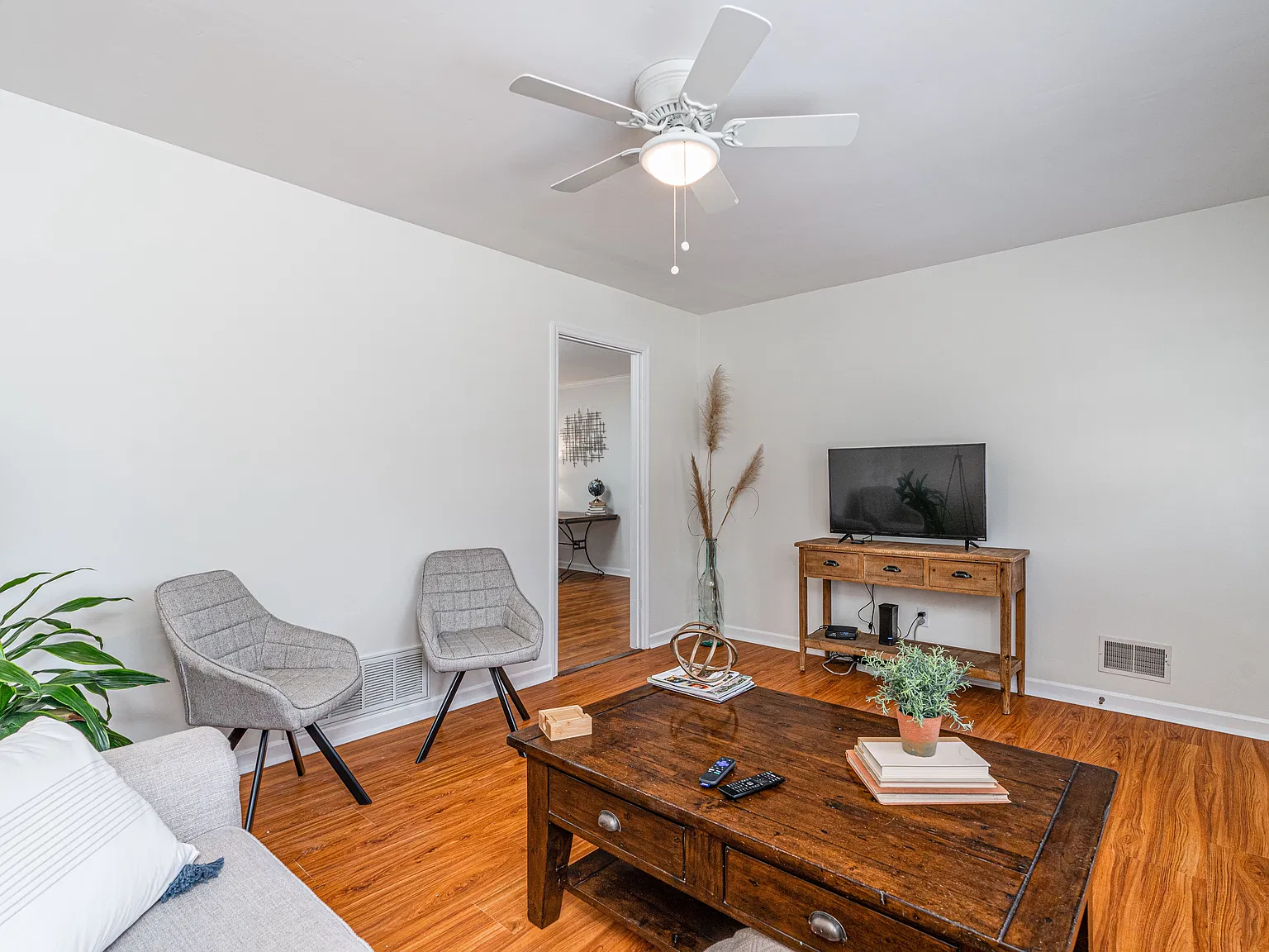 3 bed, 1400 sqft, $3,900 — Photo 3