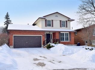 12 Ben Nevis Dr, Hamilton, ON L8G 4J6