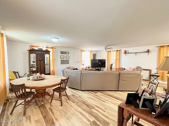 4th image of 201 Amesbury Dr