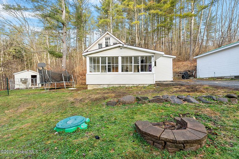 3rd image of 430 Antlers Road