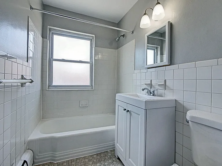 Hamilton Apartments — Photo 10