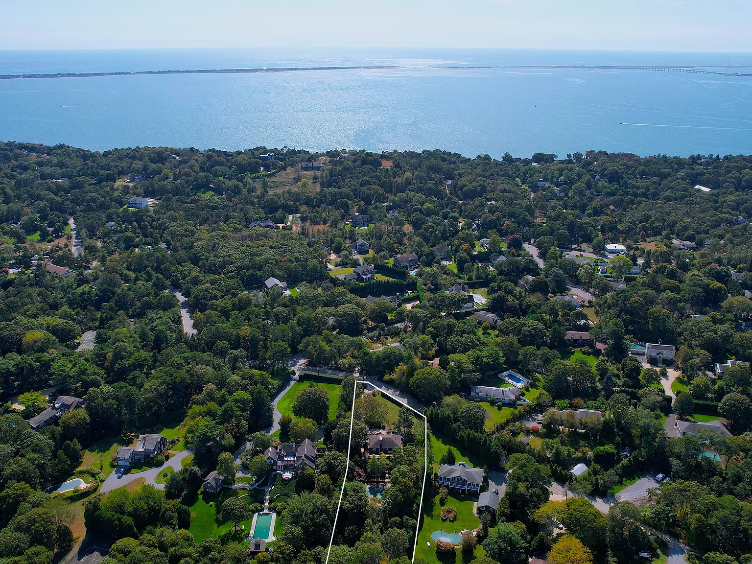 Southampton Four Bedrooom Contemporary — Photo 1