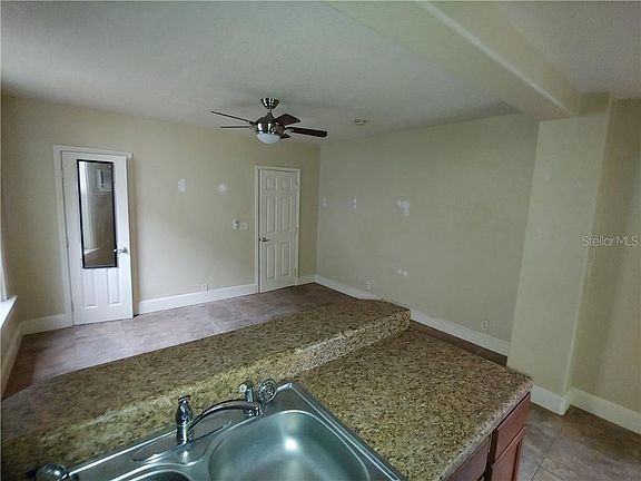 5th image of 727 Dartmoor St N APT 2