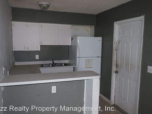 2nd image of 725 Lucaya Dr #2