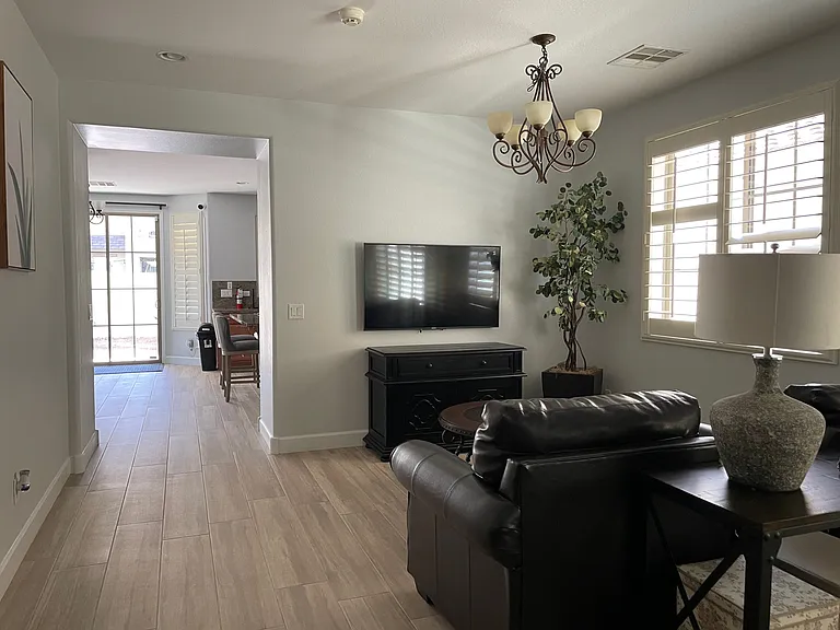 3305 E Windsor Dr — Photo 18