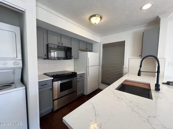 690 Nottingham Rd APT 202, Avon, CO 81620
