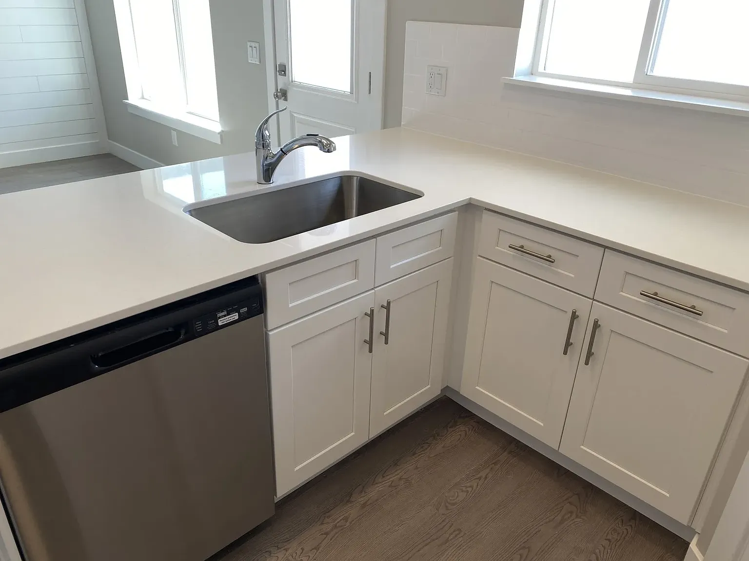 E322 - Cedar Bend — Photo 3