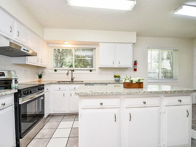 16823 Cobble Ridge Dr — Photo 1
