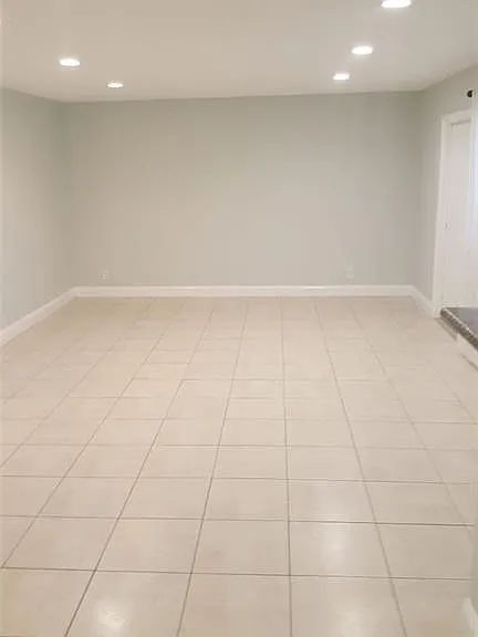 180 NE 12th Ave #17A — Photo 7